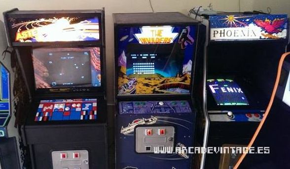 Asteroids versión original de Atari en Arcade Vintage