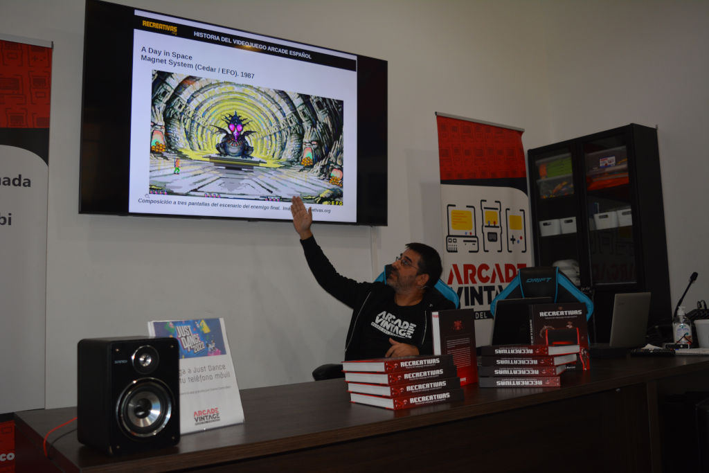 David Torres, presentación del libro Recreativas Historia del videojuego español en ArcadeCon 2023.